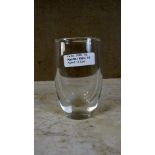 Glasvase signiert mehrfach