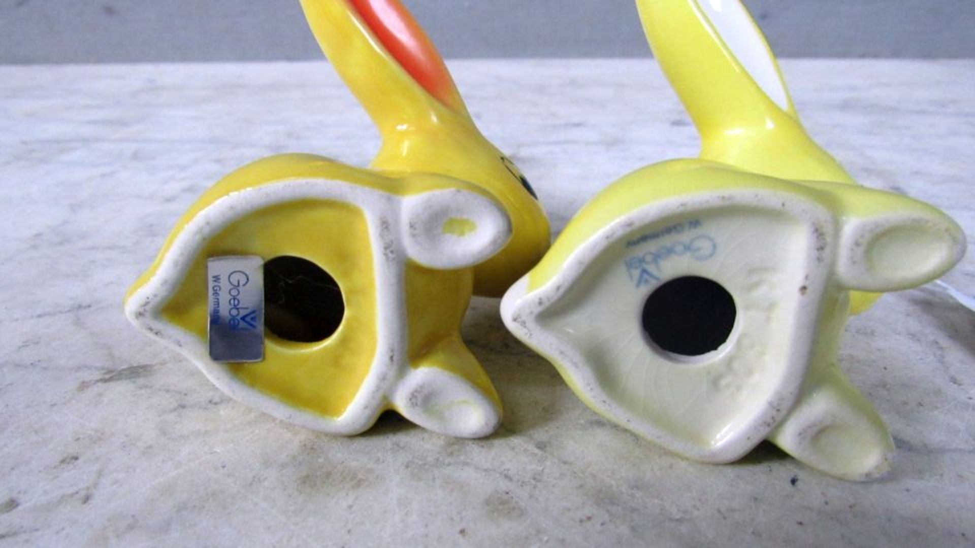 Goebel Porzellanfigur 2 gelbe Hasen - Bild 5 aus 5