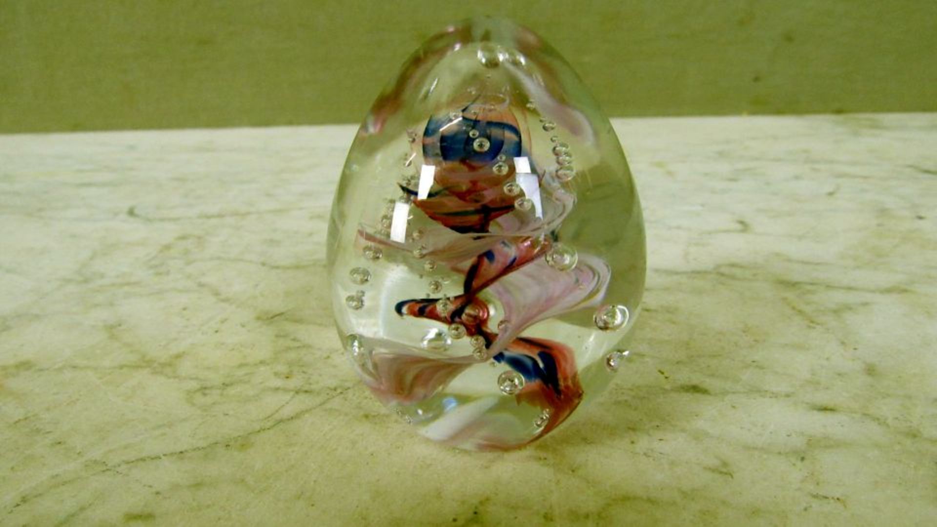 Briefbeschwerer in Eiform schöner