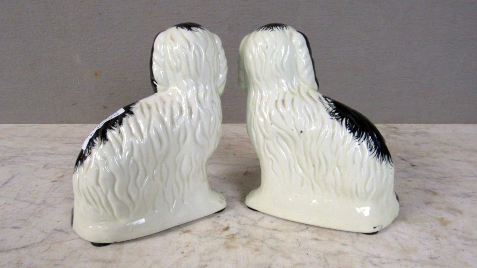 2 Porzellanfiguren Englische Puffhunde - Bild 5 aus 6