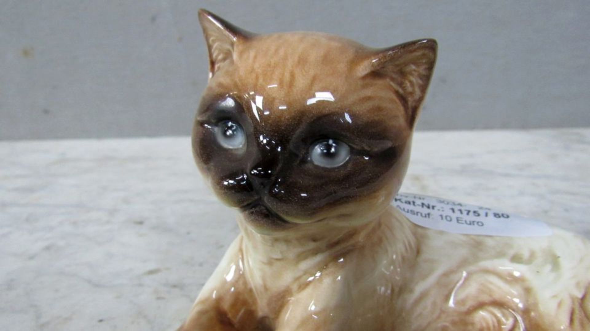 Porzellanfigur liegende Katze Goebel - Bild 6 aus 8