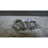 Glasskulptur liegender Dackel