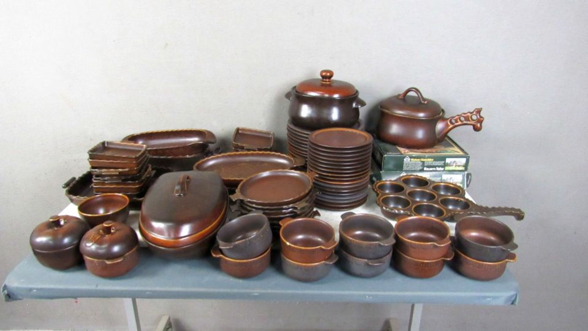 Umfangreiches Service Kartengeschirr