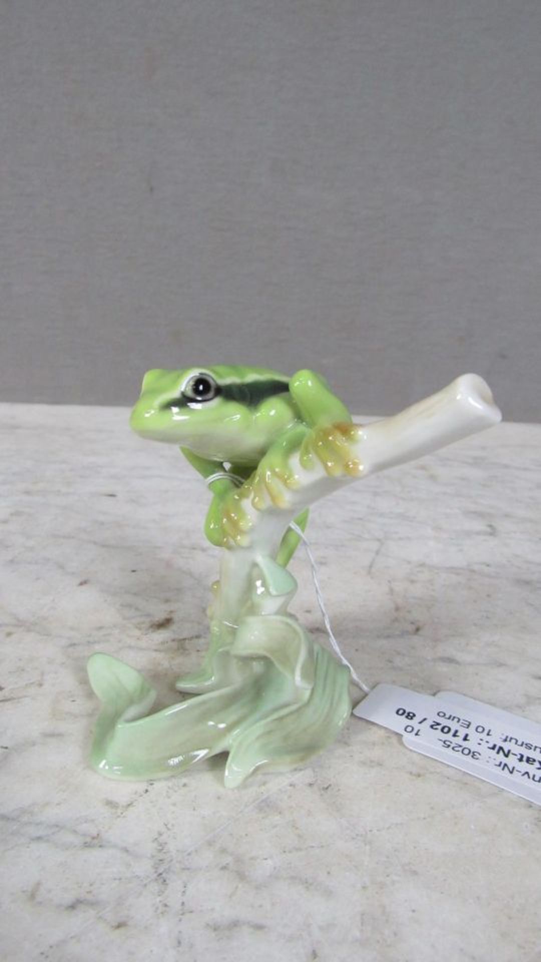 Porzellanfigur Goebel Frosch auf Spiel