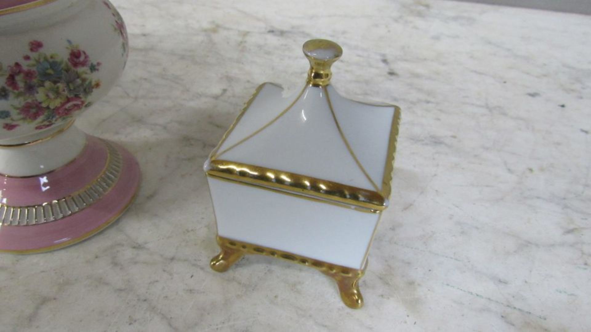 4 Porzellandeckeldosen von 9,5 - - Bild 6 aus 9