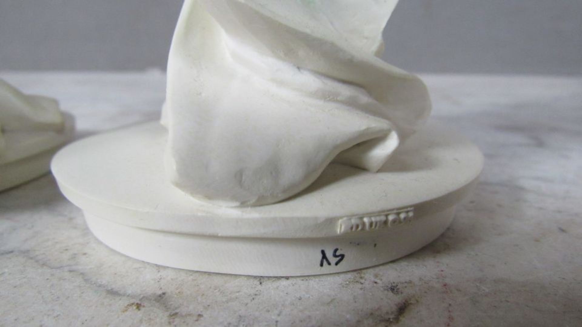 2 Porzellanfiguren Classic by Royal - Bild 7 aus 10