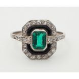 Art déco- Ring mit smaragdgrünem Stein und Diamanten, 585er Weißgold, gepr., 1920er/ 1930er Jahre