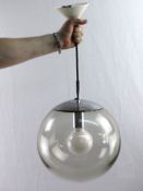 Kugelförmige Hängelampe aus Rauchglas