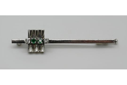 1 Brosche WG 18ct. L ca. 5cm, mit 2 Brill. je ca. 0,05ct., wohl 2 kl ...