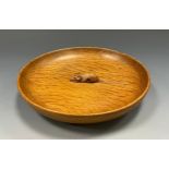 Robert Thompson, Mouseman - a shallow circular dish, with carved mouse to the centre, 3cm high, 17cm