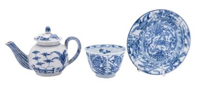 A small Chinese blue and white teapot and cover,