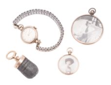 An Edwardian 9ct. gold photograph frame pendant,