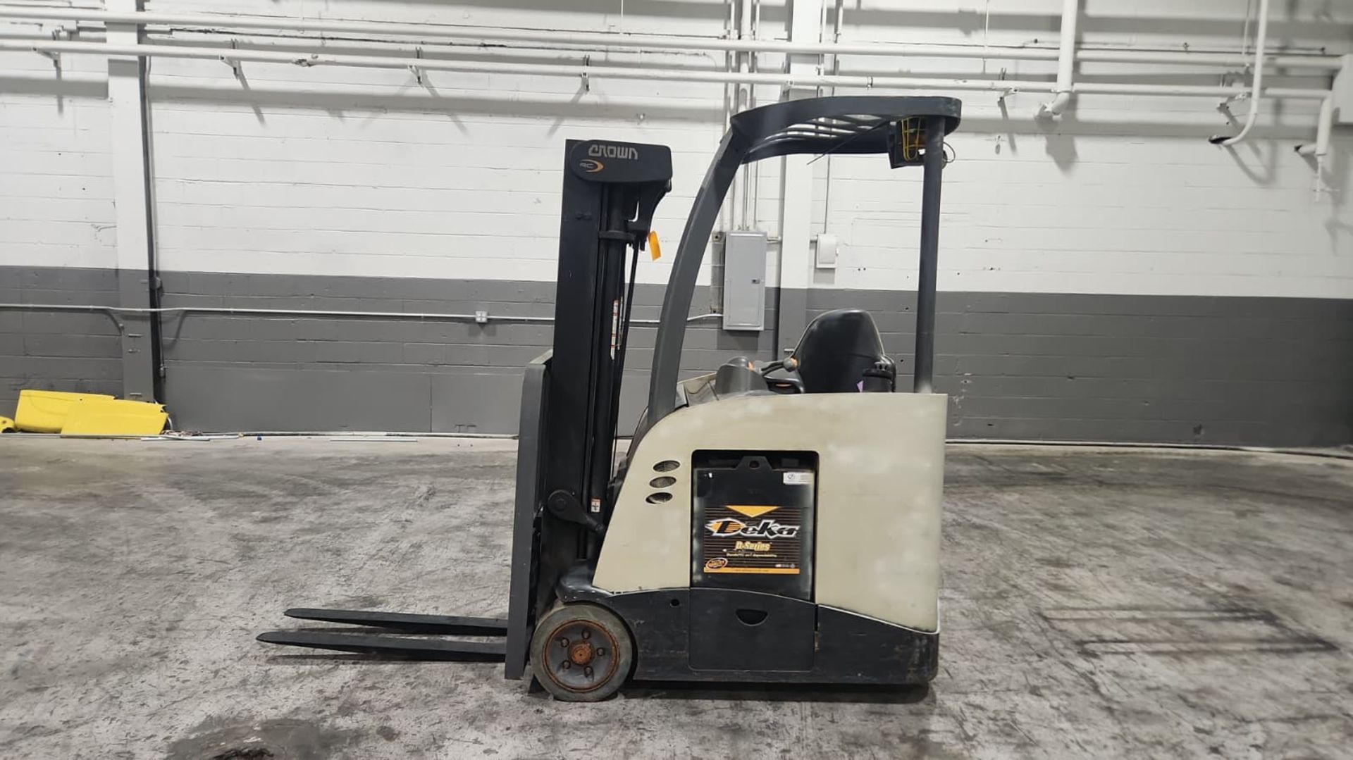 Crown Rc5535 2015 Crown RC5535-30 3,000LB Stand Up Counterbalance Electric Forklift ...