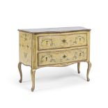 Commode légèrement mouvementée en bois peint à fond ivoire, Piémont fin ...