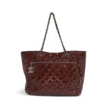 CHANEL: BURGUNDY CHIC & GLITTER LIGNE LARGE PATENT TOTE 2009-2010