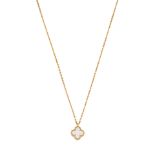 VAN CLEEF & ARPELS: A 18K YELLOW GOLD AND MOTHER OF PEARL ALHAMBRA NECKLACE