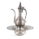 Aiguière et bassin ottomans en argent, Égypte, début du XXème siècleAn ...