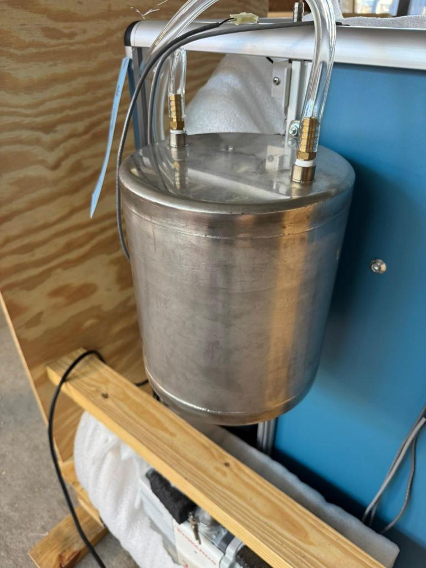 B/R Instrument D1160 distillation system.