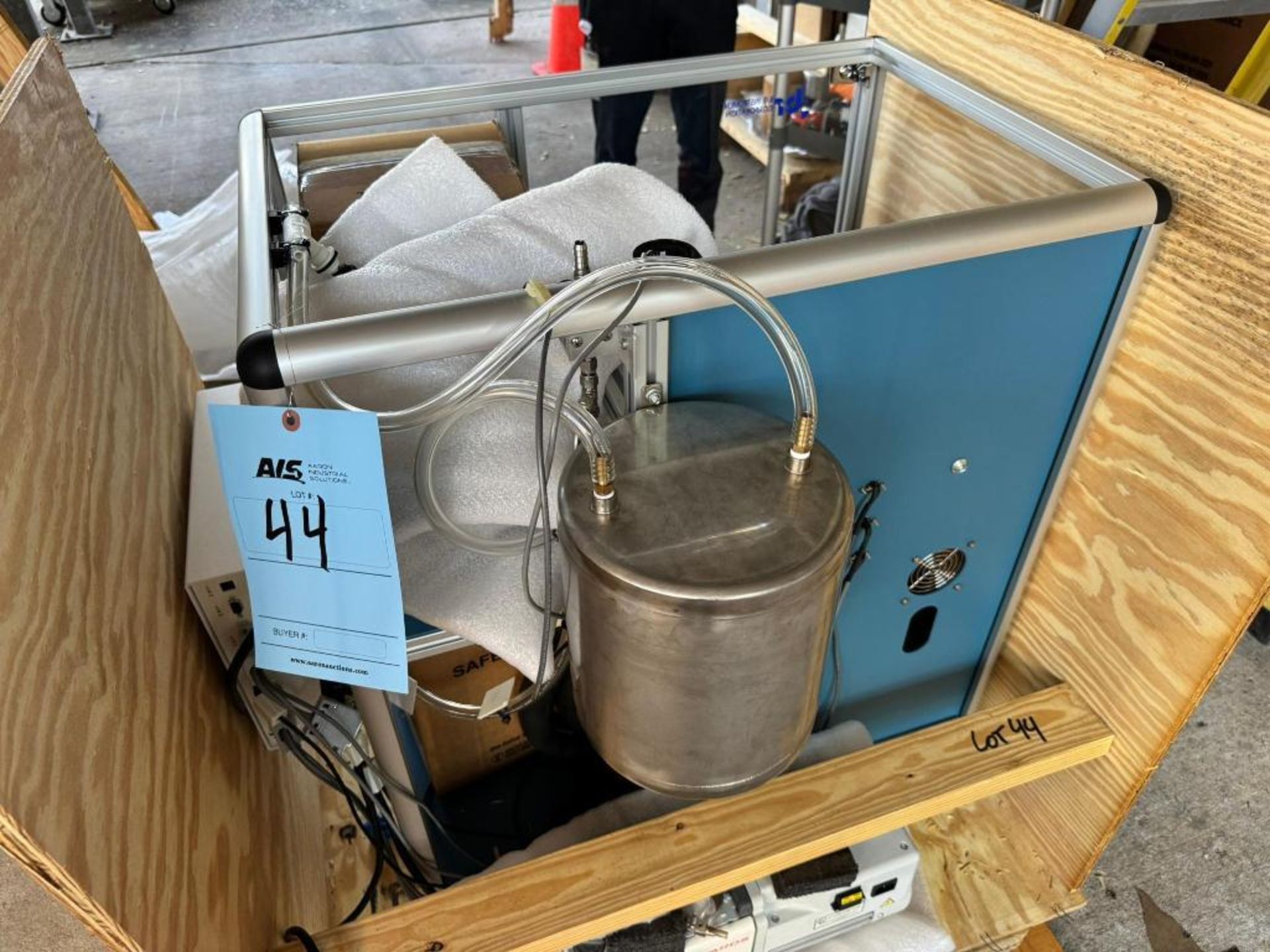 B/R Instrument D1160 distillation system.