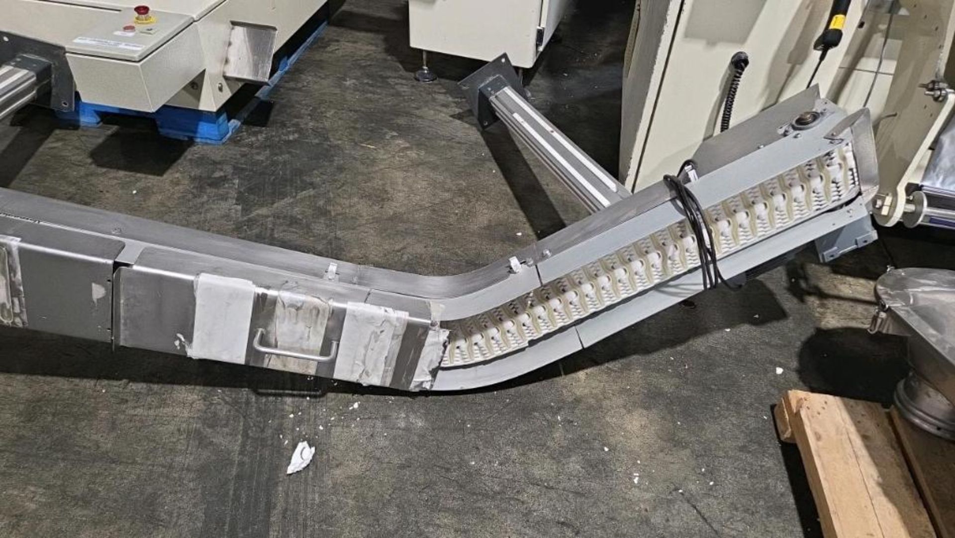 Metal Conveyor With Plastic Belt. *SUBJECT TO PIECEMEAL BIDS --THE GREATER OF THE CLOSING BID ON BUL - Image 2 of 3