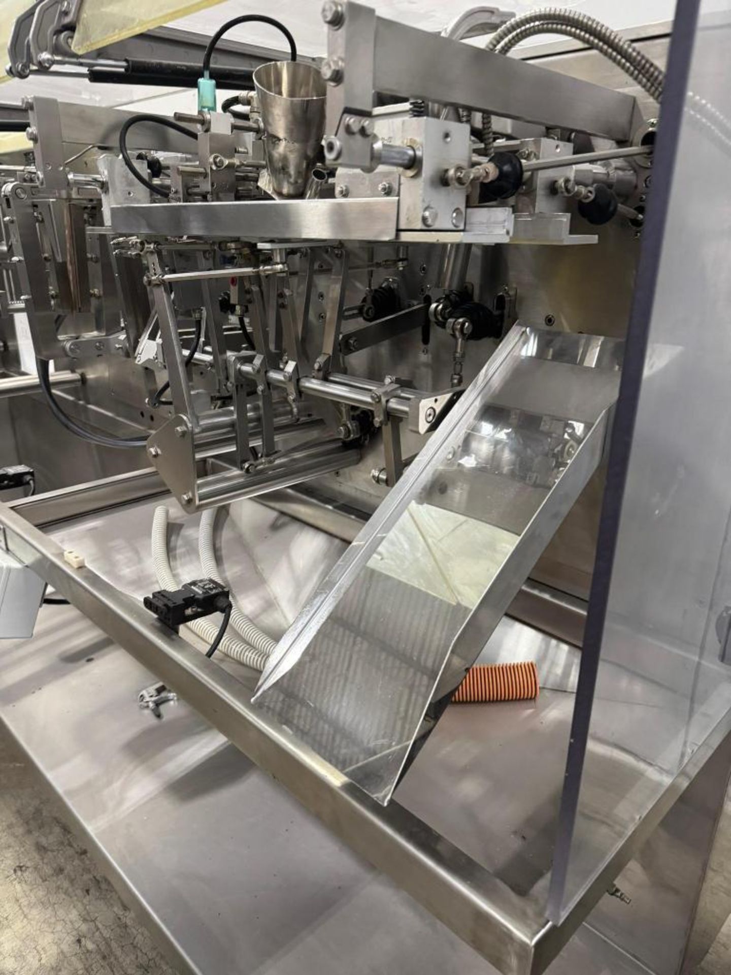 Macwell Shanghai Macwell Packaging Machine, Model# CDS130, Serial# CC10-008.