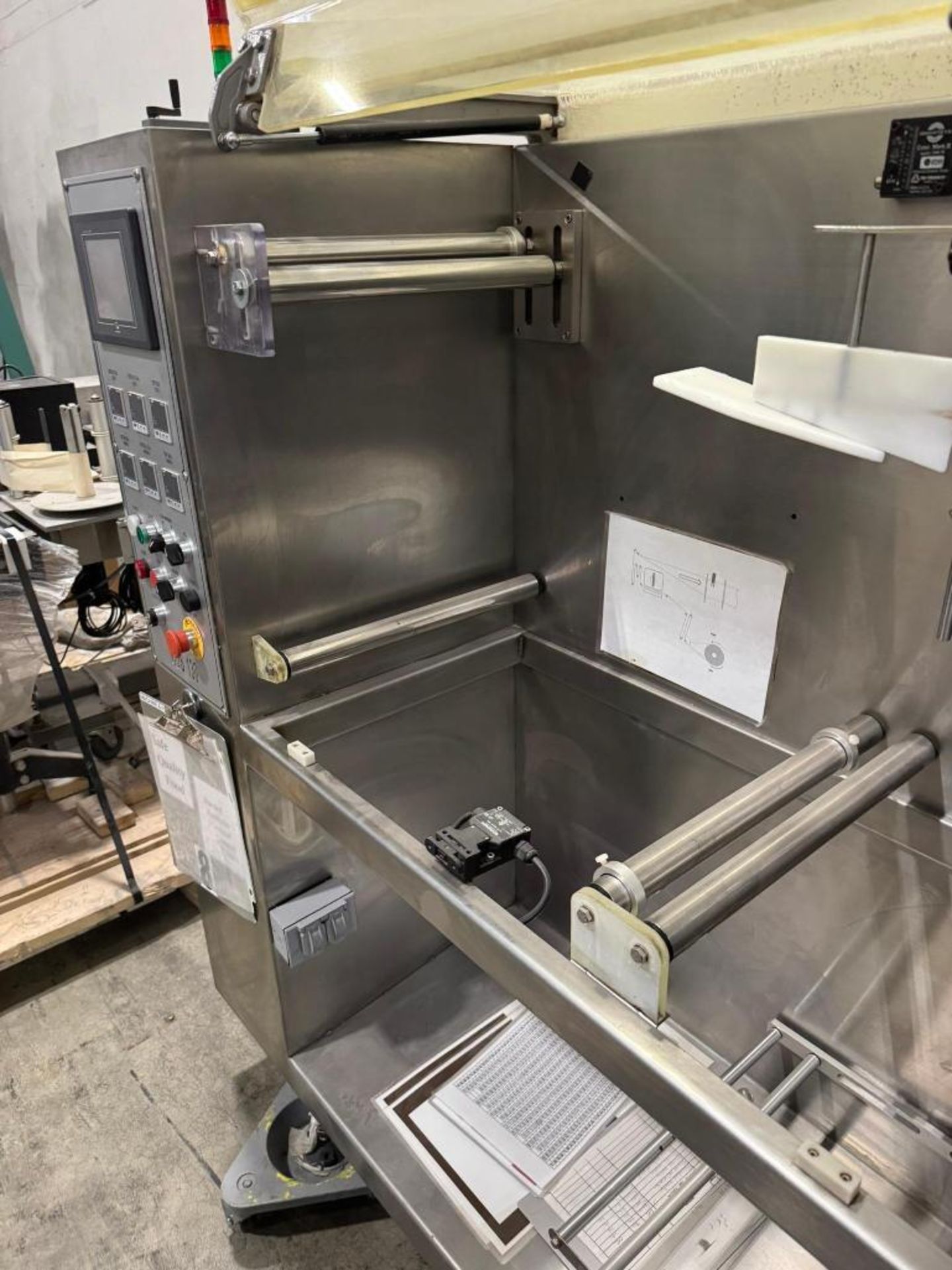 Macwell Shanghai Macwell Packaging Machine, Model# CDS130, Serial# CC10-008.
