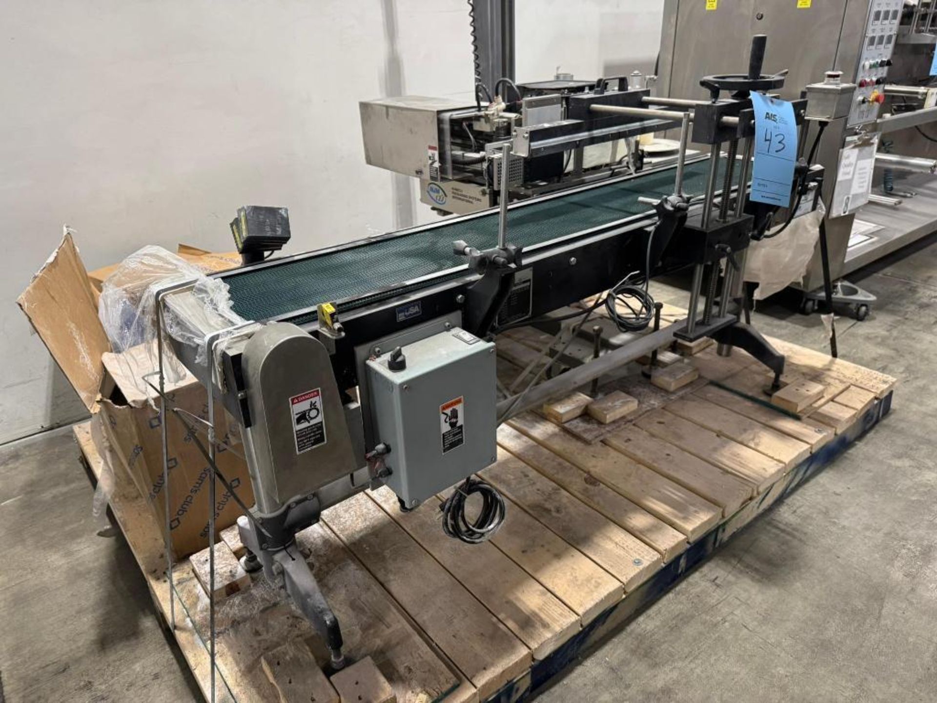 Njm Labeler Machine NJM 400 Final Touch Labeler, Serial# SA401-1581. With Conveyor and Stand.