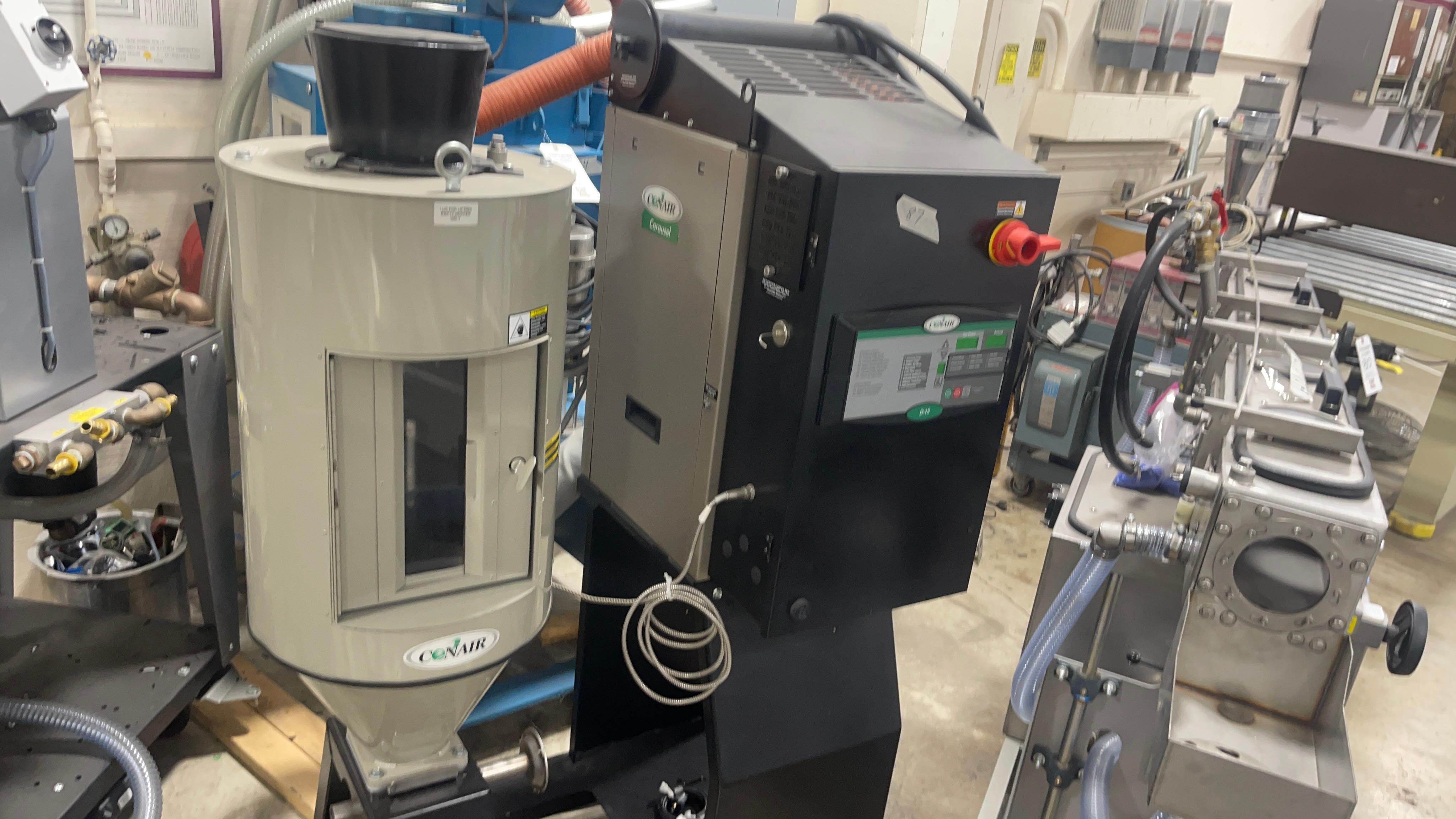 lbs/hr Conair D-15 Plastic Material Dryer with Hopper and Cart