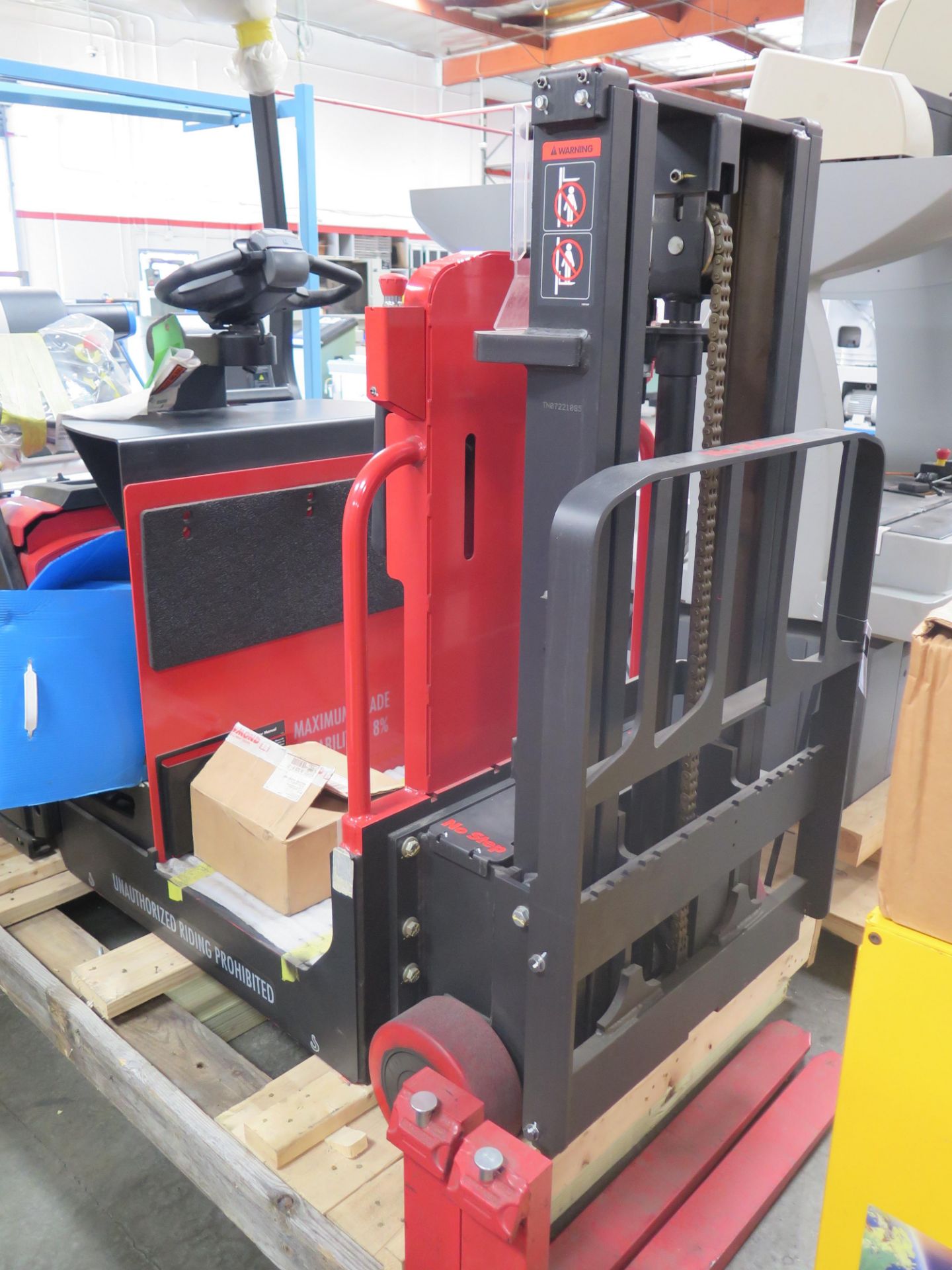 (NEW) 2021 Raymond 3030 Courier Automated Electric Lift Truck Stackers ...