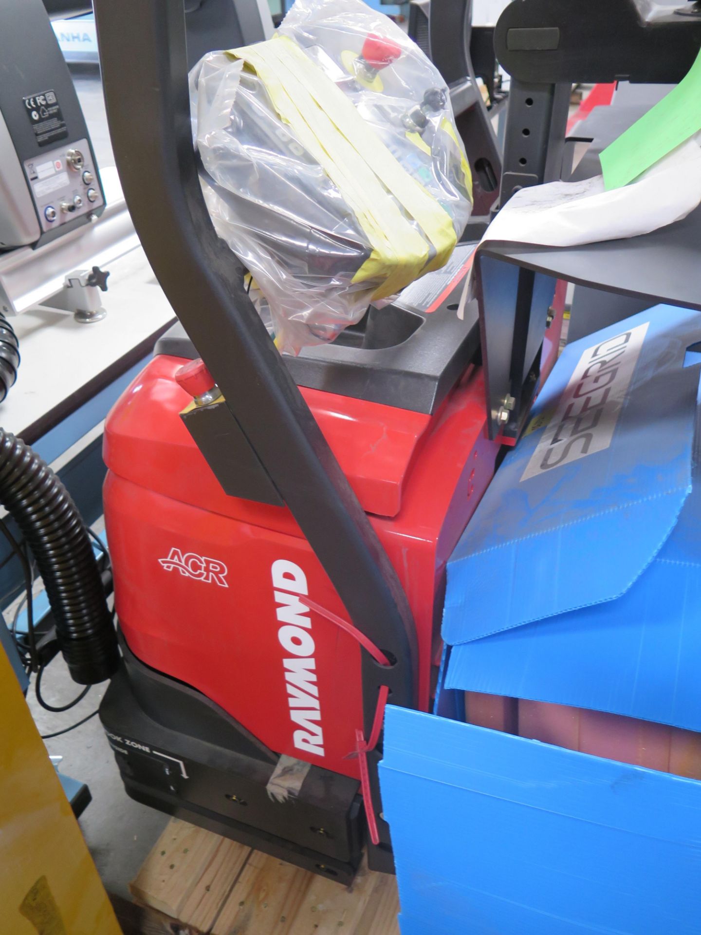 (NEW) 2021 Raymond 3030 Courier Automated Electric Lift Truck Stackers ...