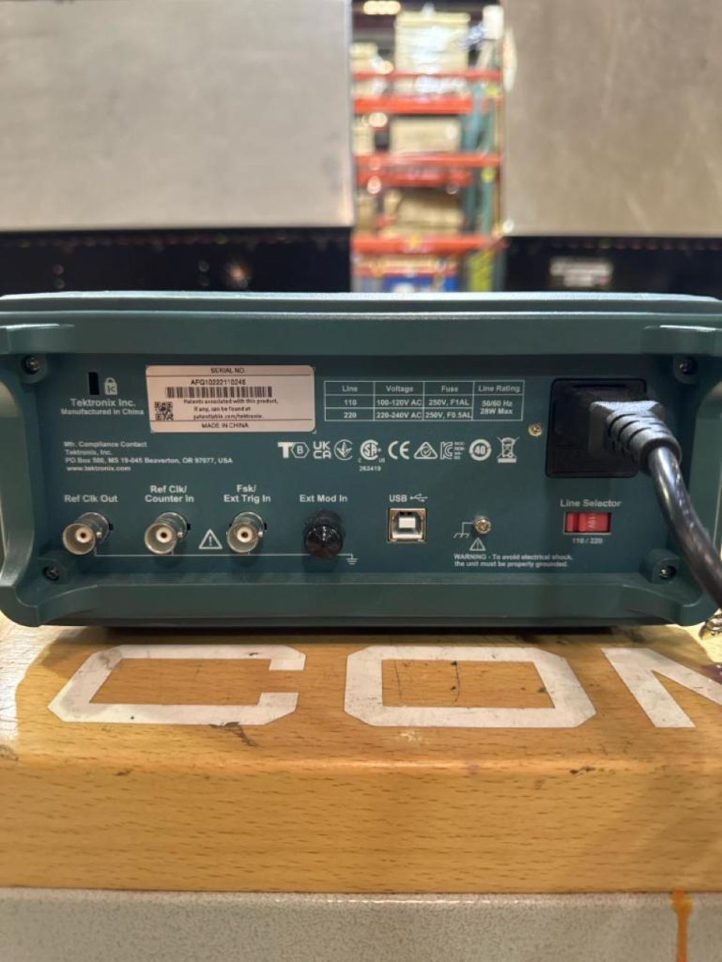 Tektronix Generator; Telethons AFG1022 Arbitrary Function Generator ...