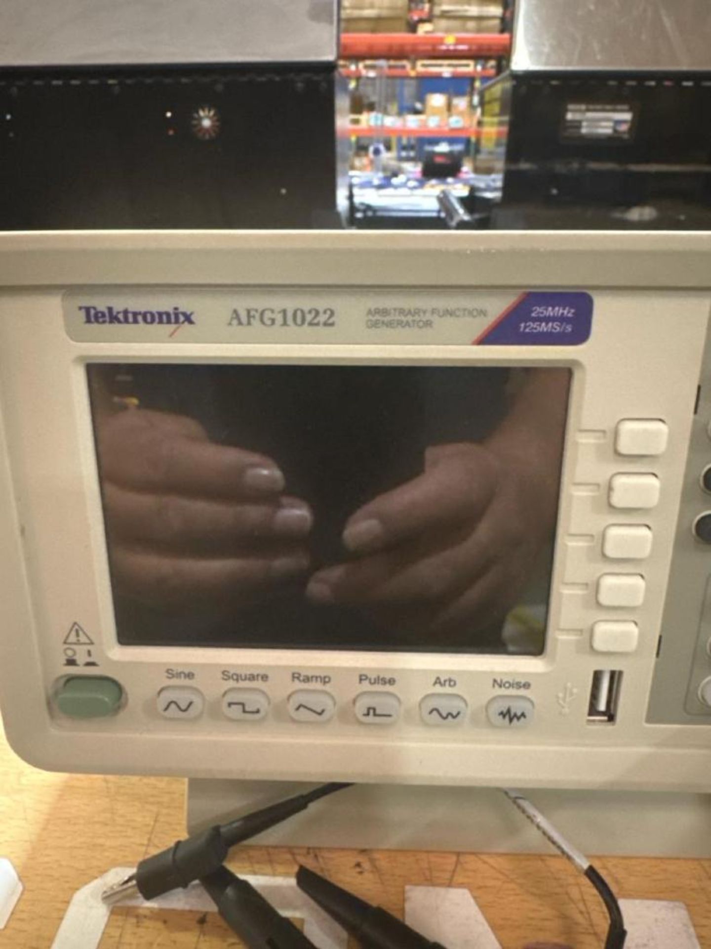 Tektronix Generator; Telethons AFG1022 Arbitrary Function Generator ...