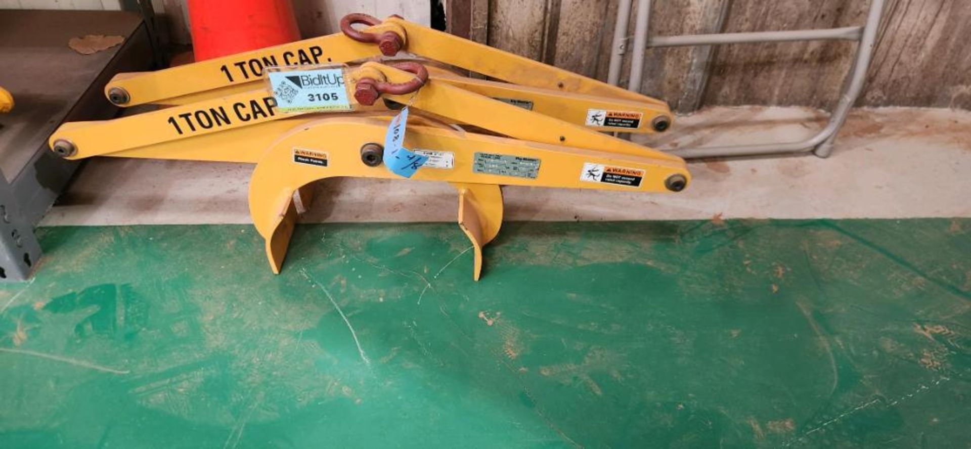 RIGMASTER Pipe Tongs; RIGMASTER 1 Ton Capacity Pipe Tongs Model 108-1-4/8