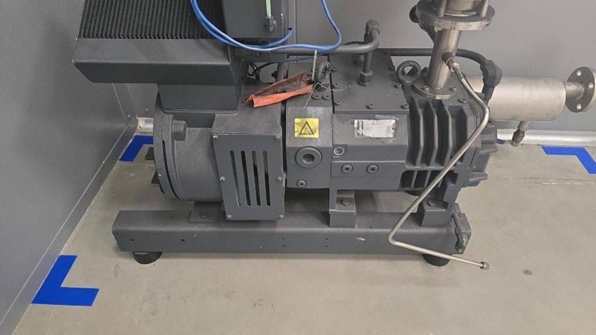 Busch NC 0100 B L03 ZZRX Rotary Screw Vacuum Pump w/ Filter Chambers; p ...