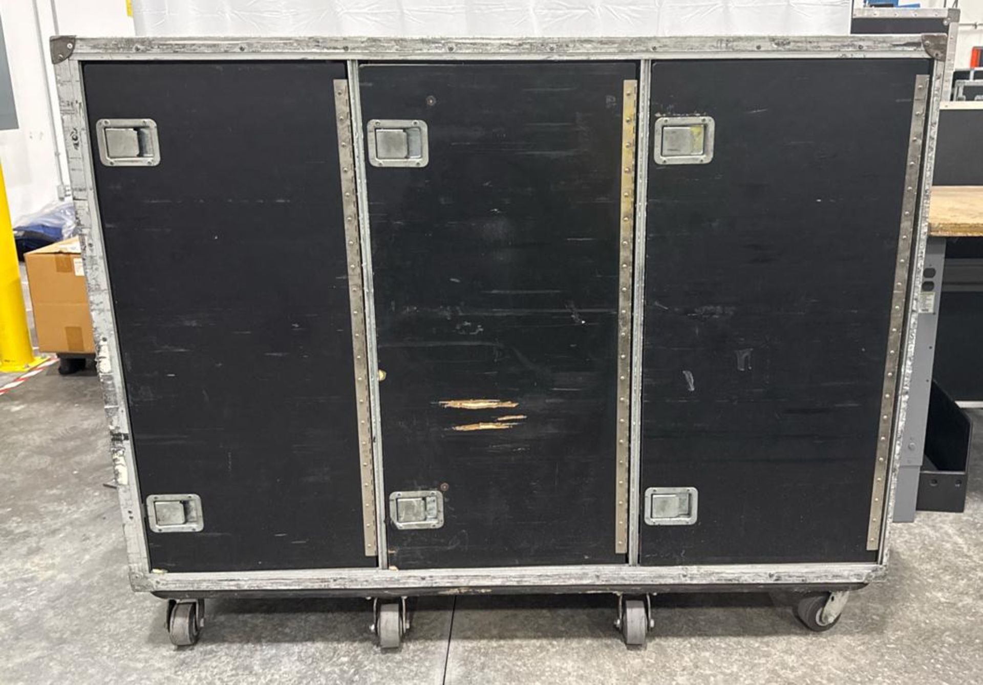 RACK 25RU SHOCKMOUNT TRIPLEWIDE 30D 70W 55H