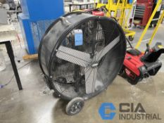 (LOT) 42" DIA. LAKEWOOD PORTABLE AND 24" LAKEWOOD FANS