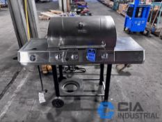 CHARBROIL CLASSIC 4-BURNER GAS GRILL WITH SIDE BURNER