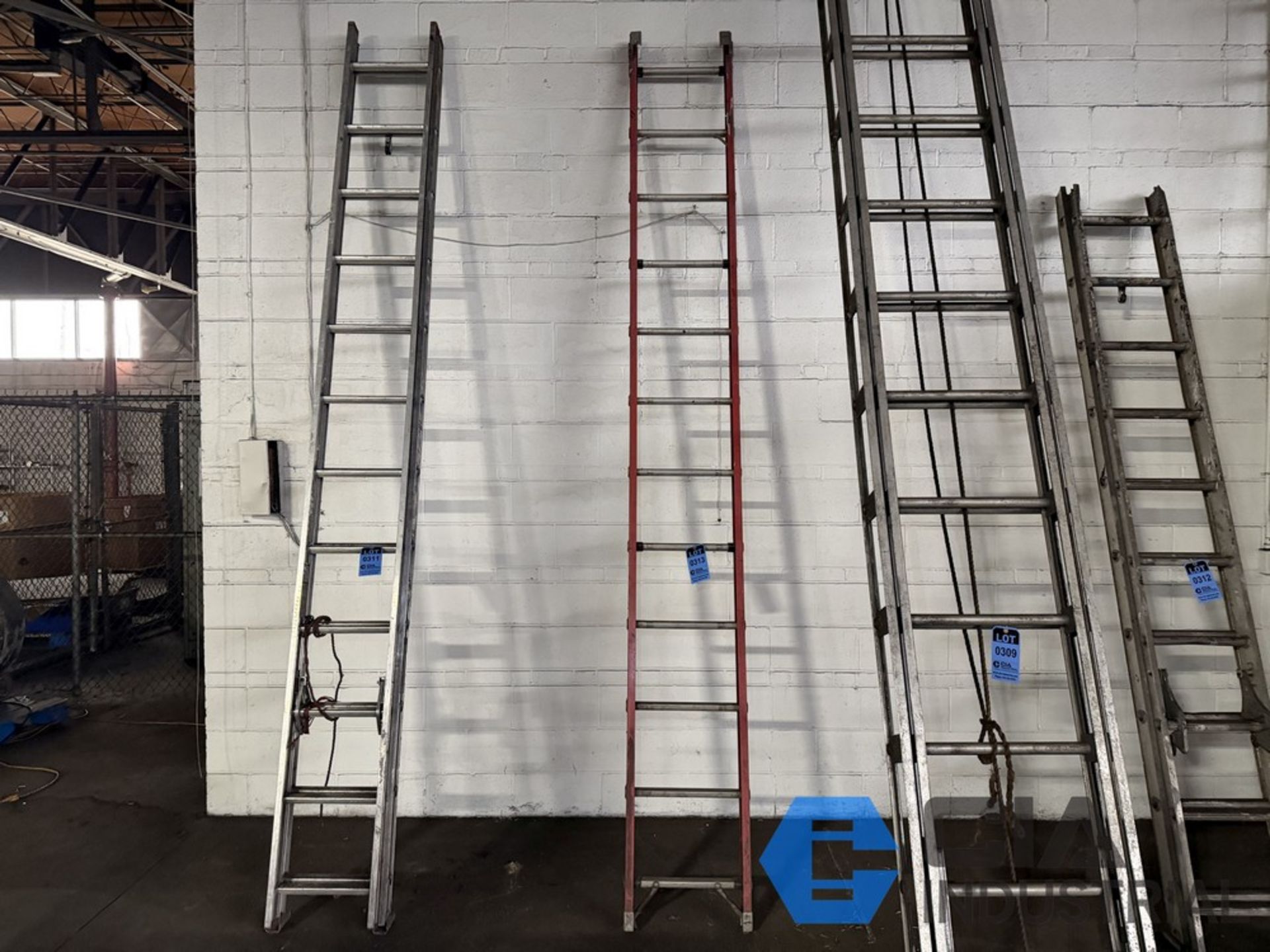 21' CUPRUM MODEL 534-24 HEAVY DUTY FIBERGLASS EXTENSION LADDER (MISSING ...