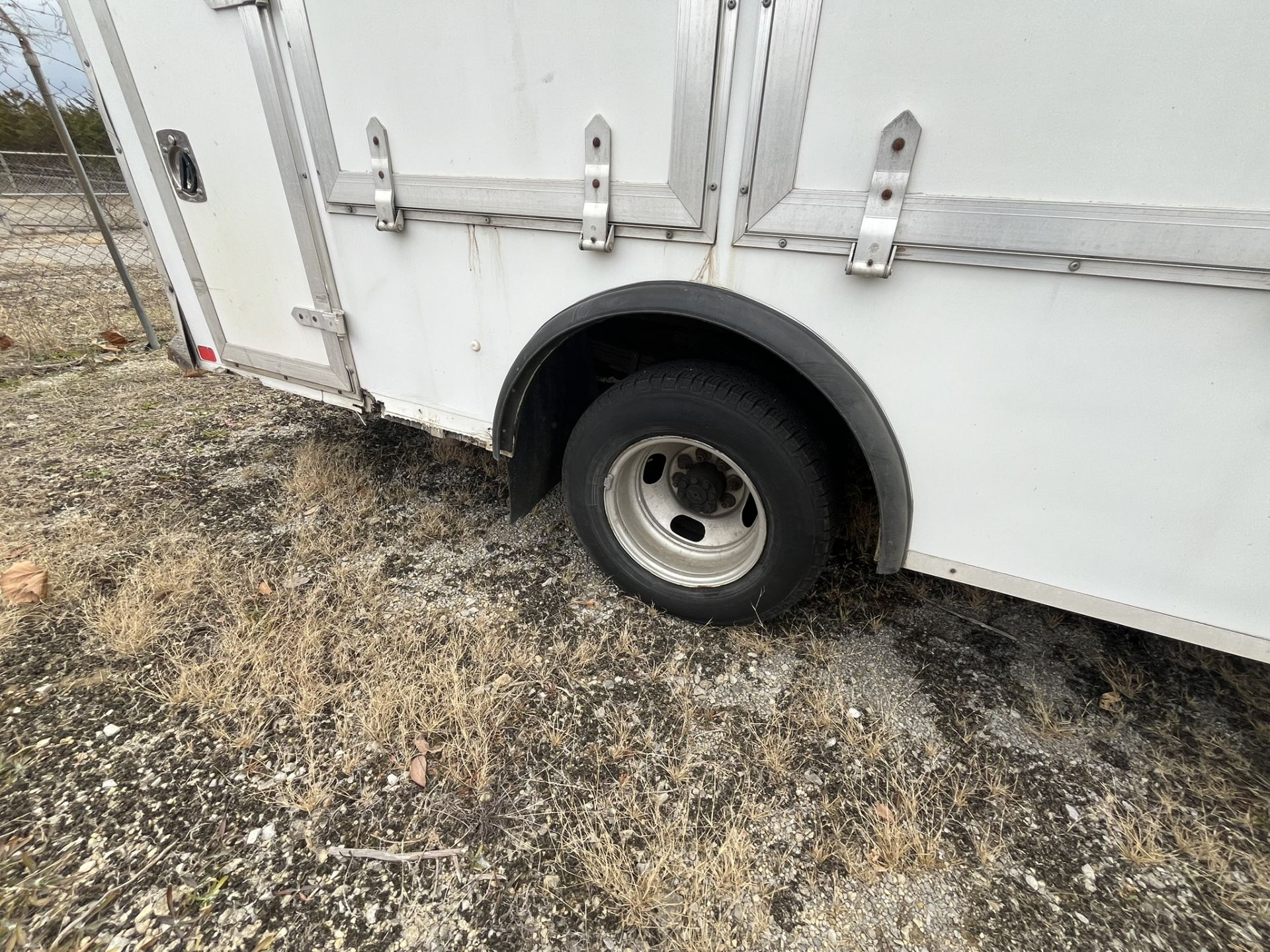 2007 Chevrolet Express 3500 Box Truck Model CG3 - Image 7 of 16