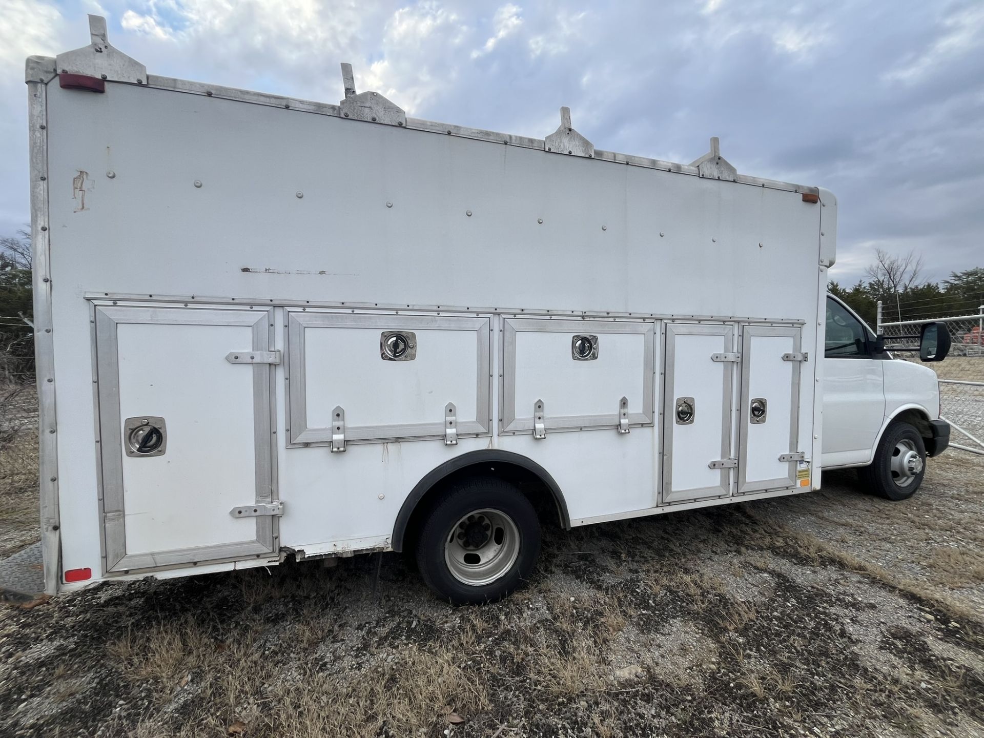 2007 Chevrolet Express 3500 Box Truck Model CG3 - Image 4 of 16