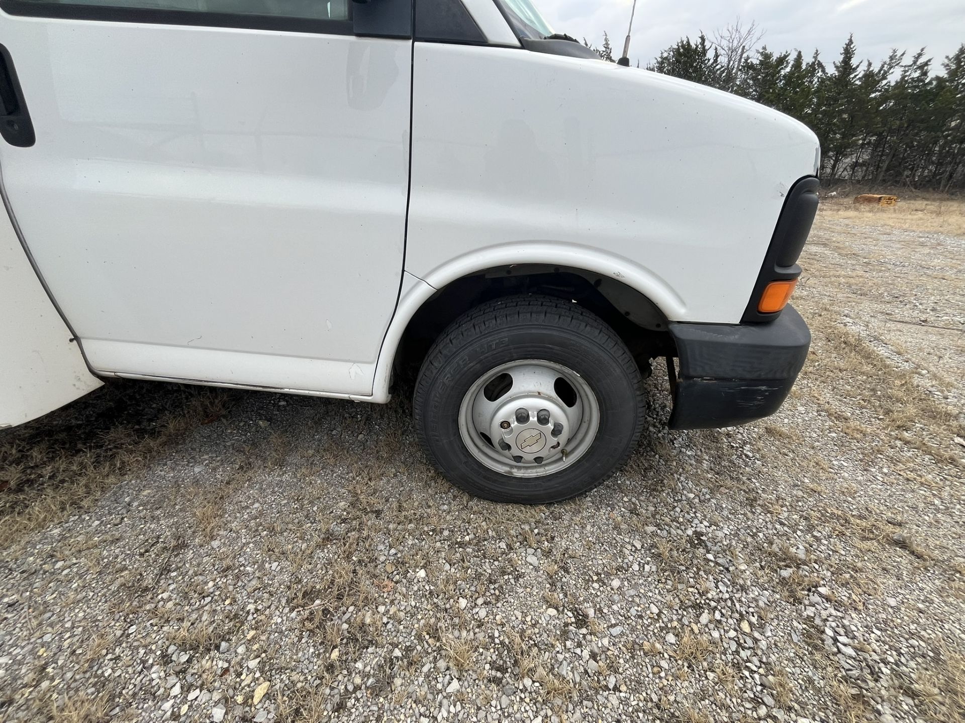 2007 Chevrolet Express 3500 Box Truck Model CG3 - Image 6 of 16