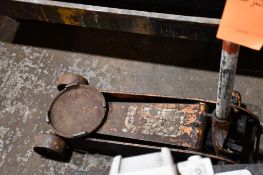 HYDRAULIC FLOOR JACK