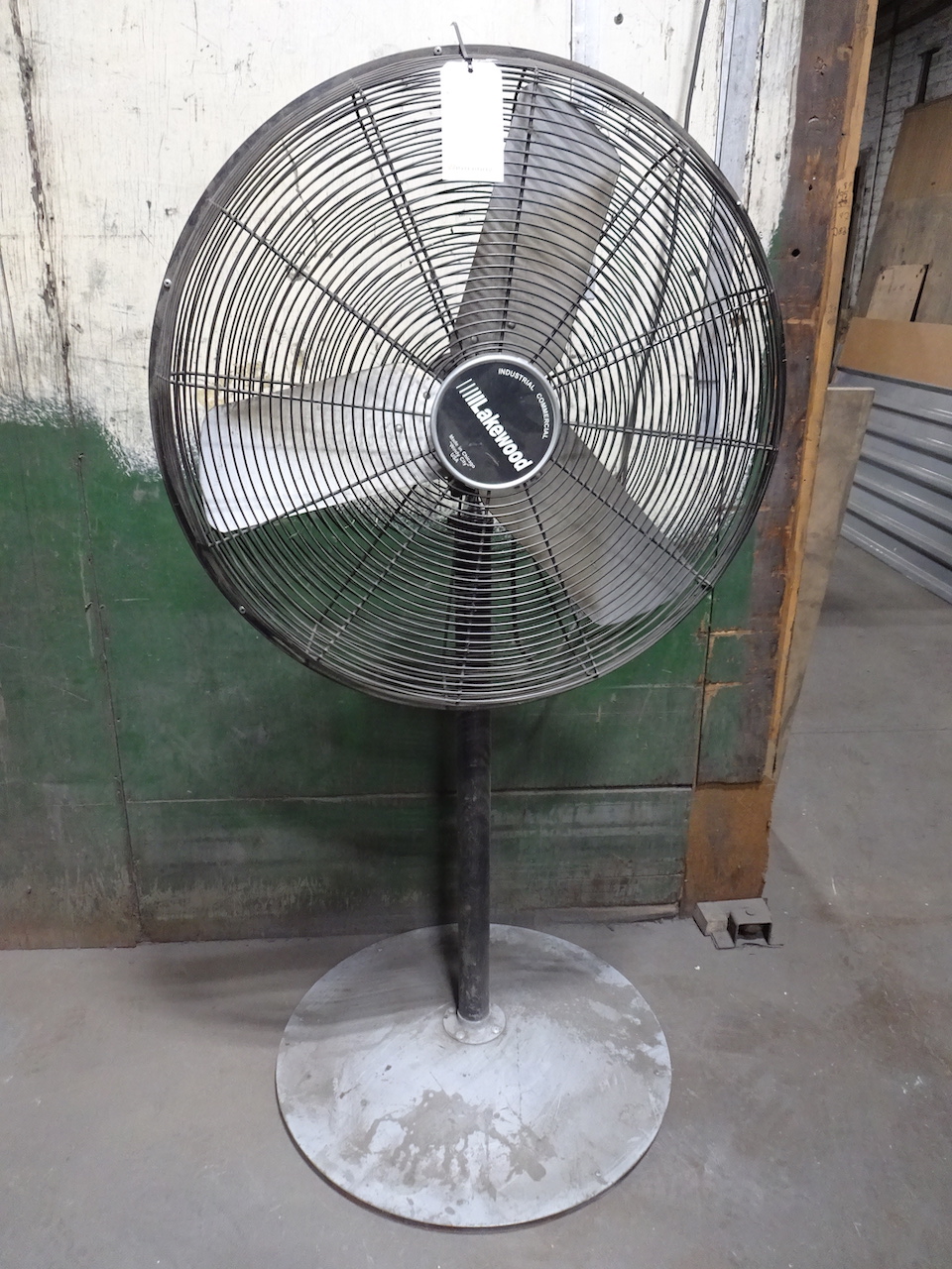 LAKEWOOD PEDESTAL FAN