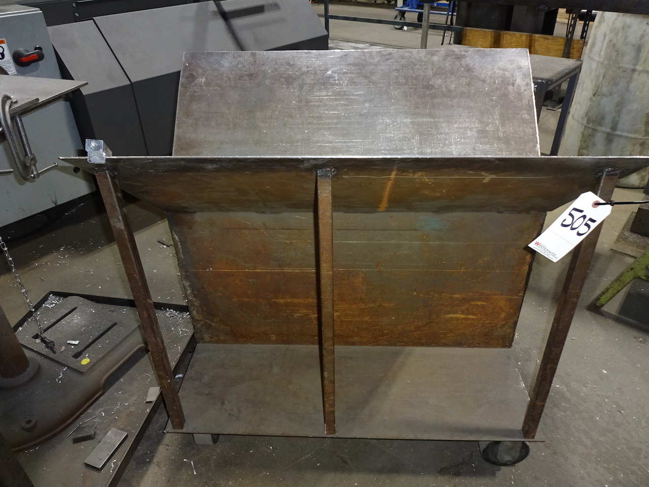 PORTABLE STOCK STAND