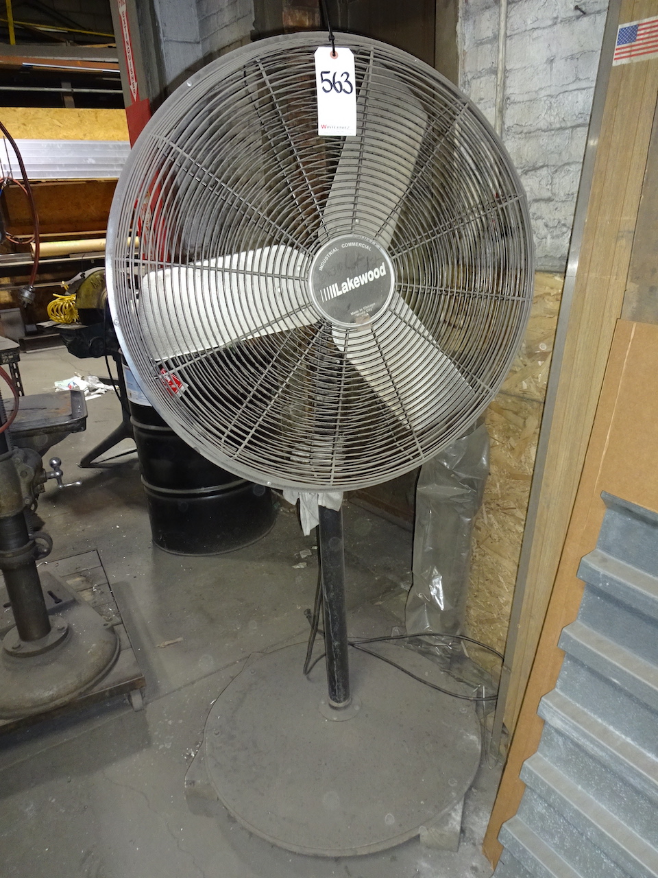 LAKEWOOD PEDESTAL FAN