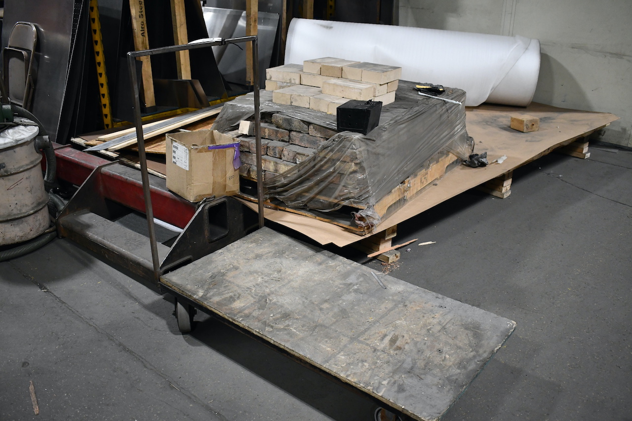 PLATFORM TRUCK (NO CONTENTS)