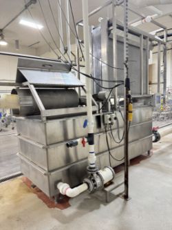 Flumeline S/S CMI Plate Chiller, Model: SR-5, S/N: 0801 with 1,000 Gallon Holding Tank, Peperator