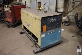 HOBART 200 AMP MODEL MEGA-ARC PIPELINER 200G GAS FIELD WELDER, S/N 90WS06958, FORD ENGINE