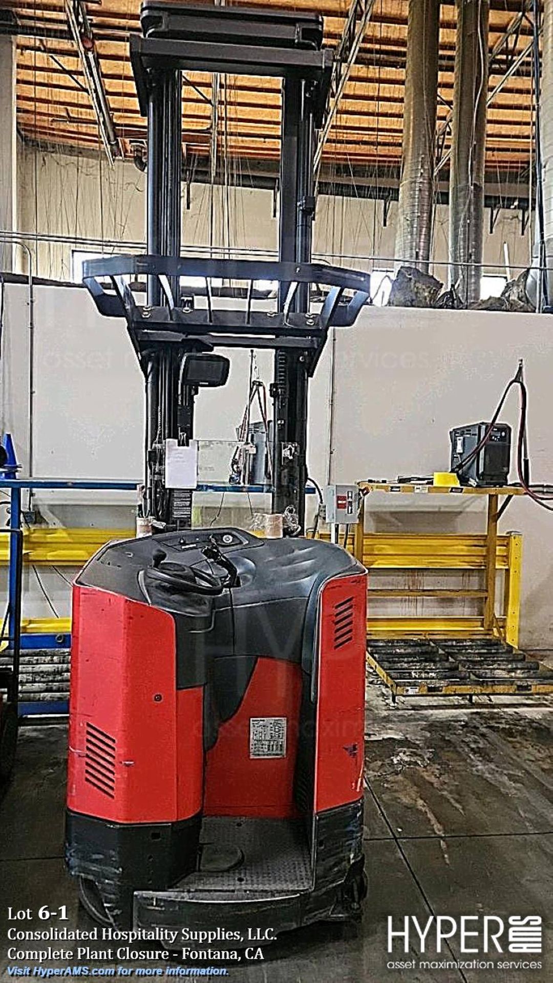 Raymond 750-R45TT Reach Truck Forklift, 4500 lbs load capacity, 11,502 ...