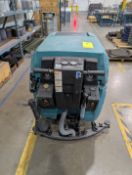 Tennant 5700 32" Disc Floor Scrubber 814.2 hrs
